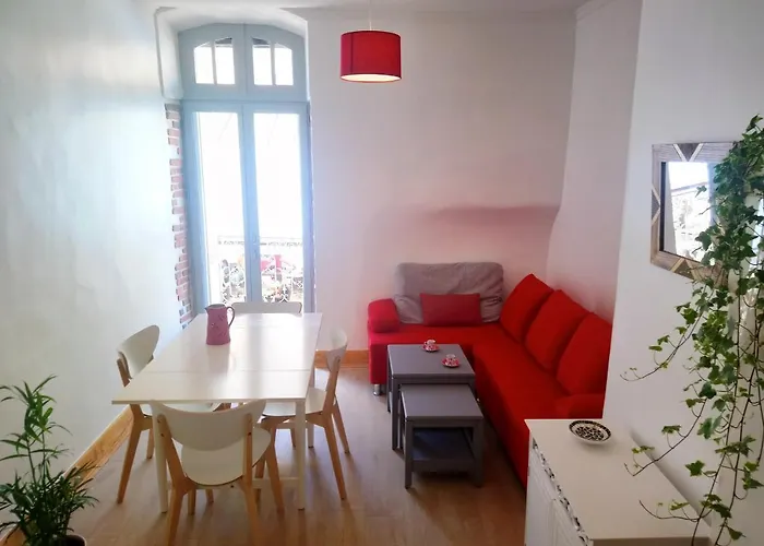 Joli Duplex Avec Balcon Et Vue Sur Place Du Centre Historique !